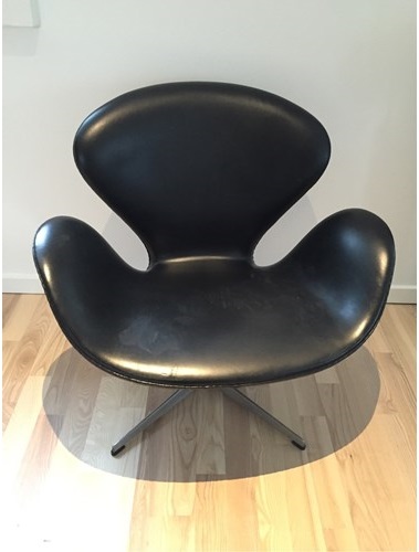 Dæk pletter på Arne Jacobsen Svanen Læderstol