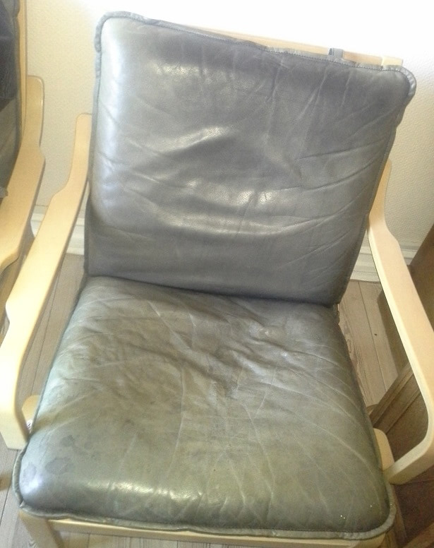 Udtørret Chesterfield Lædersofa og meget falmede læderstole